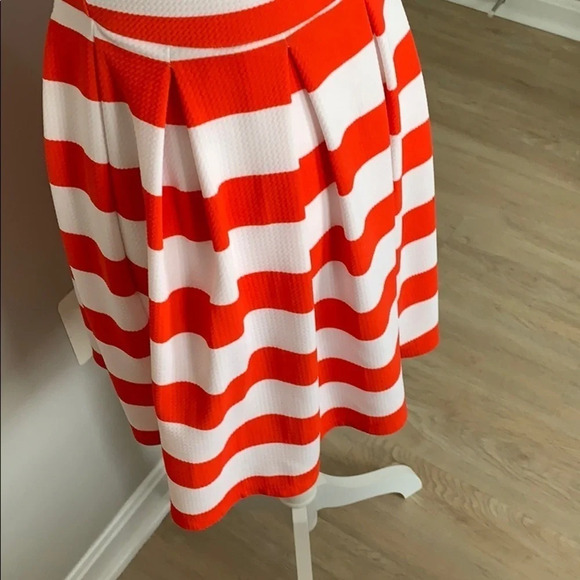 Soprano white and red‎ striped dress - Picture 3 of 5